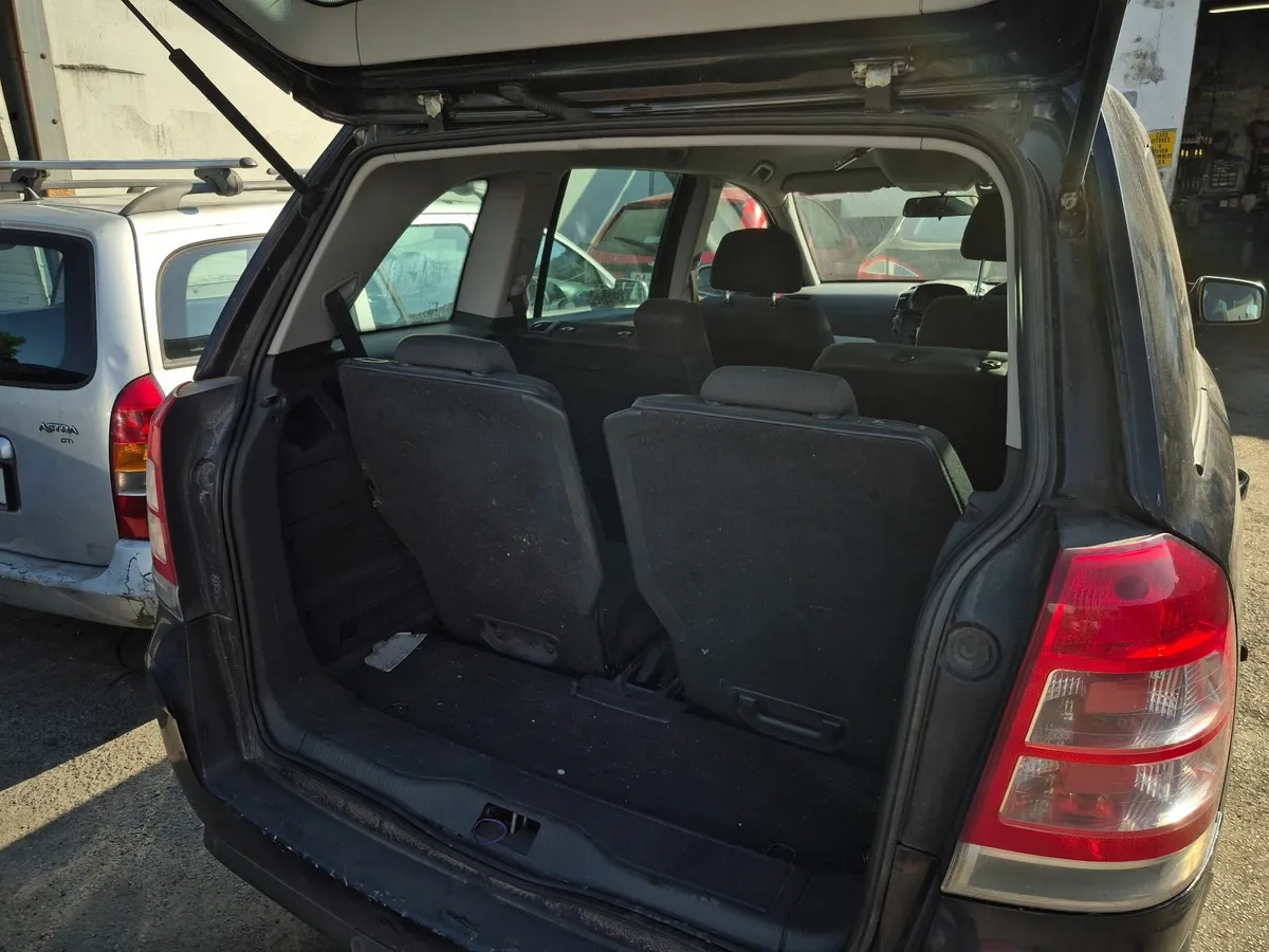 Vauxhall Zafira 2011 - Image 1