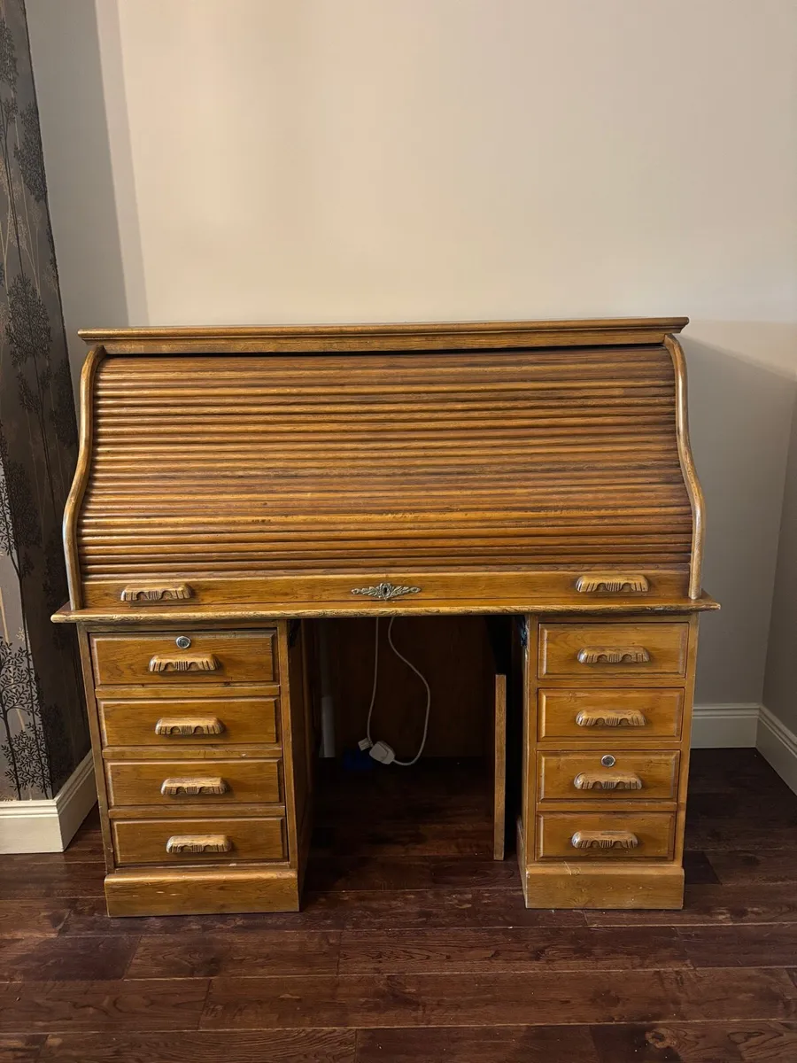 Antique style writing desk - Image 1