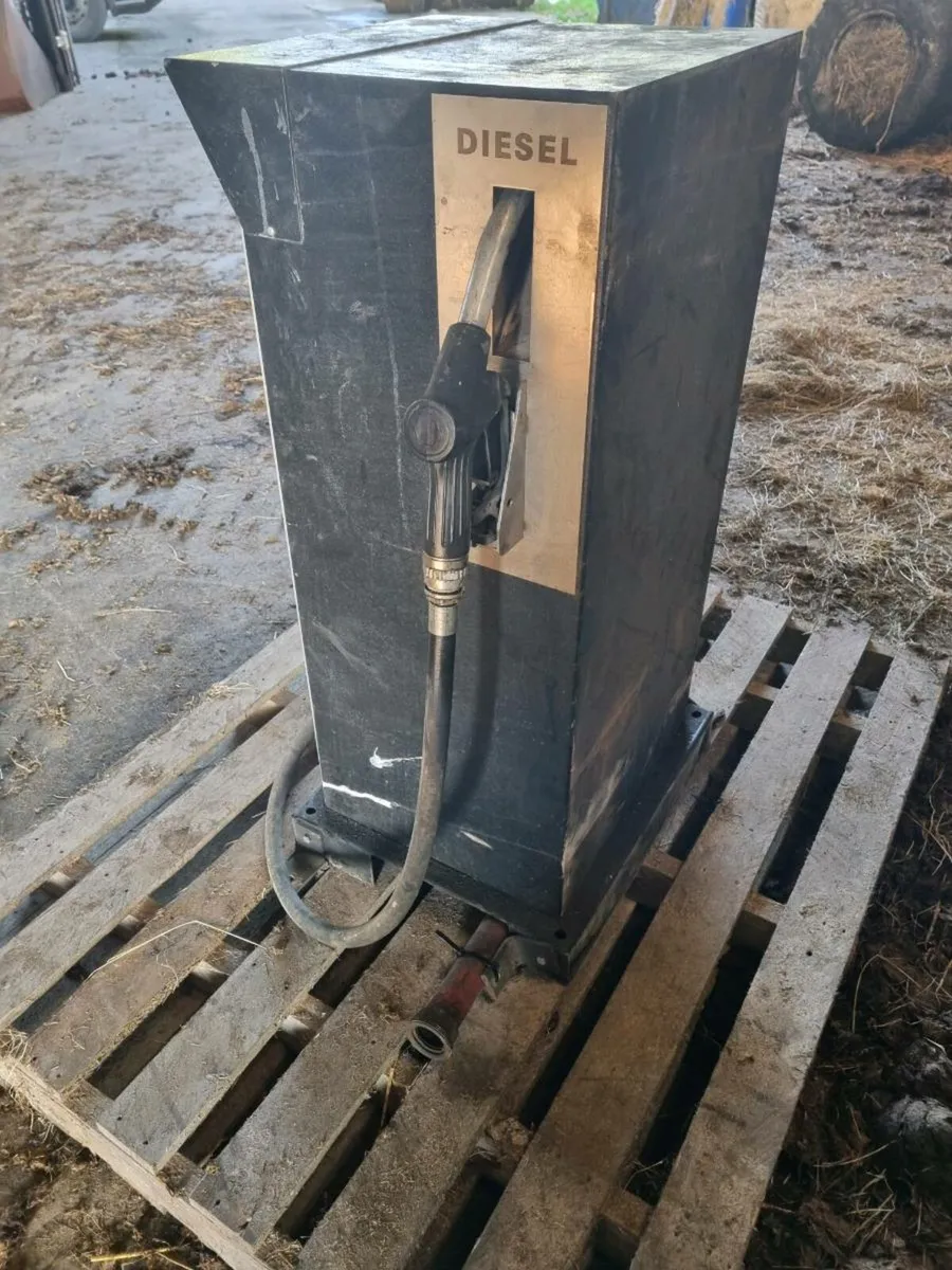 Diesel fuel tank with pump - Image 2