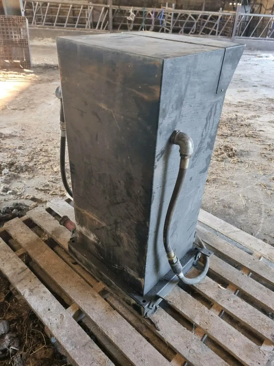 Diesel fuel tank with pump - Image 3
