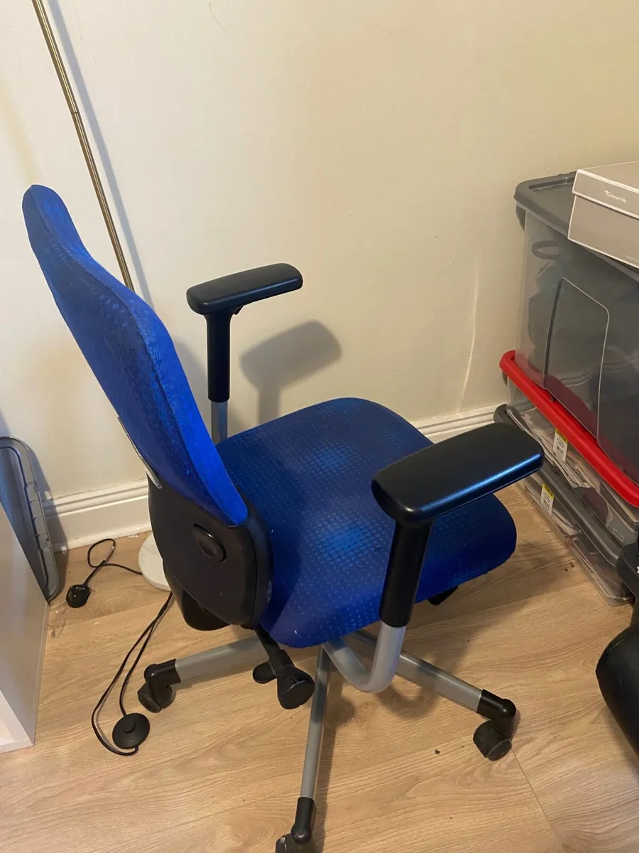 Office chair - Image 2