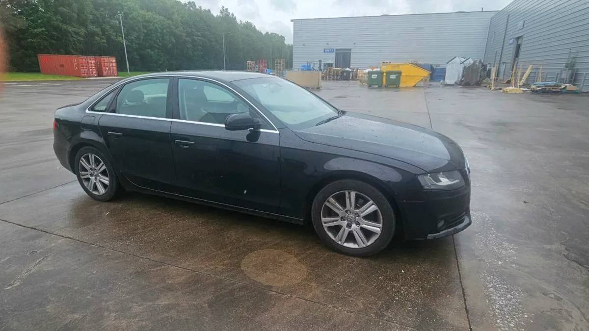 Audi A4 2011 6-speed high spec - Image 4