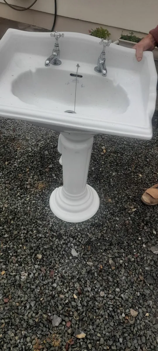 imperial Sink, pedestal and taps. - Image 2