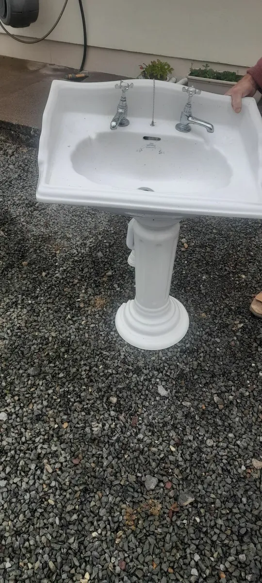 imperial Sink, pedestal and taps. - Image 3