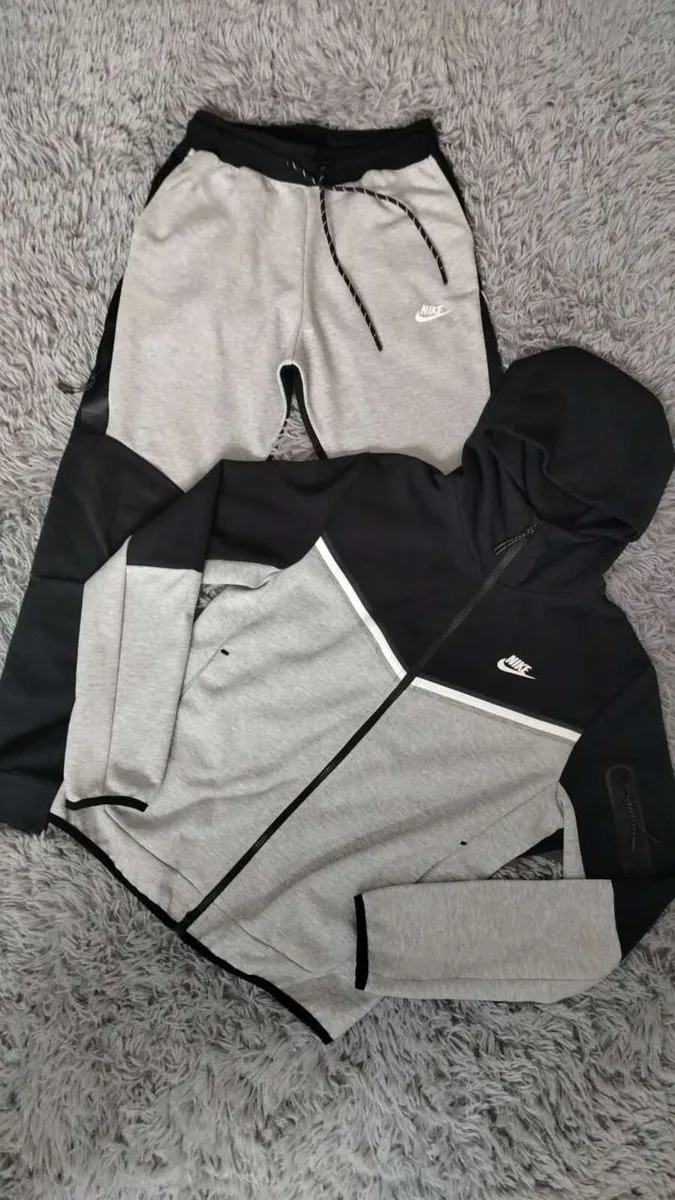 Nike Tech Fleece - Image 1
