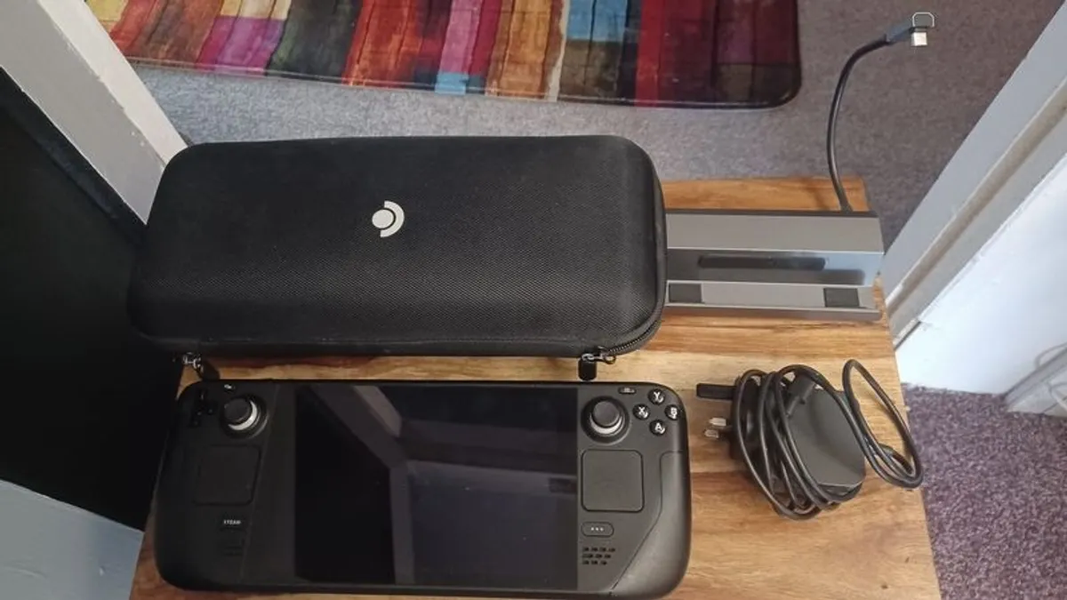 Steam Deck - 64GB bundle with JSAUX Dock - Image 1