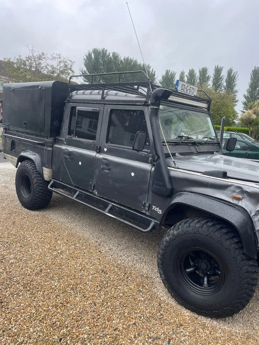 Land Rover Defender 2002 - Image 2