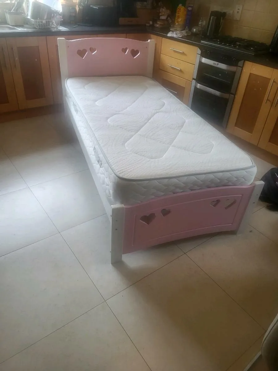 Girls single bed - Image 2