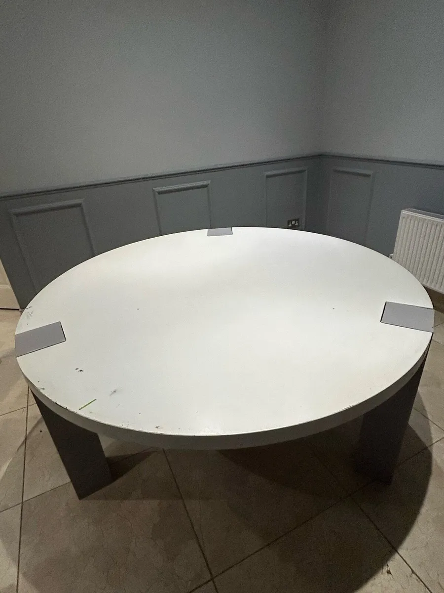 Kitchen table - Image 1