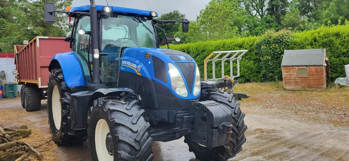 New Holland T7 200 2012 - Image 2