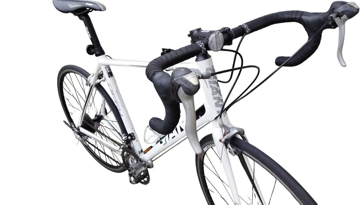 Giant Defy Road Bike - Image 2