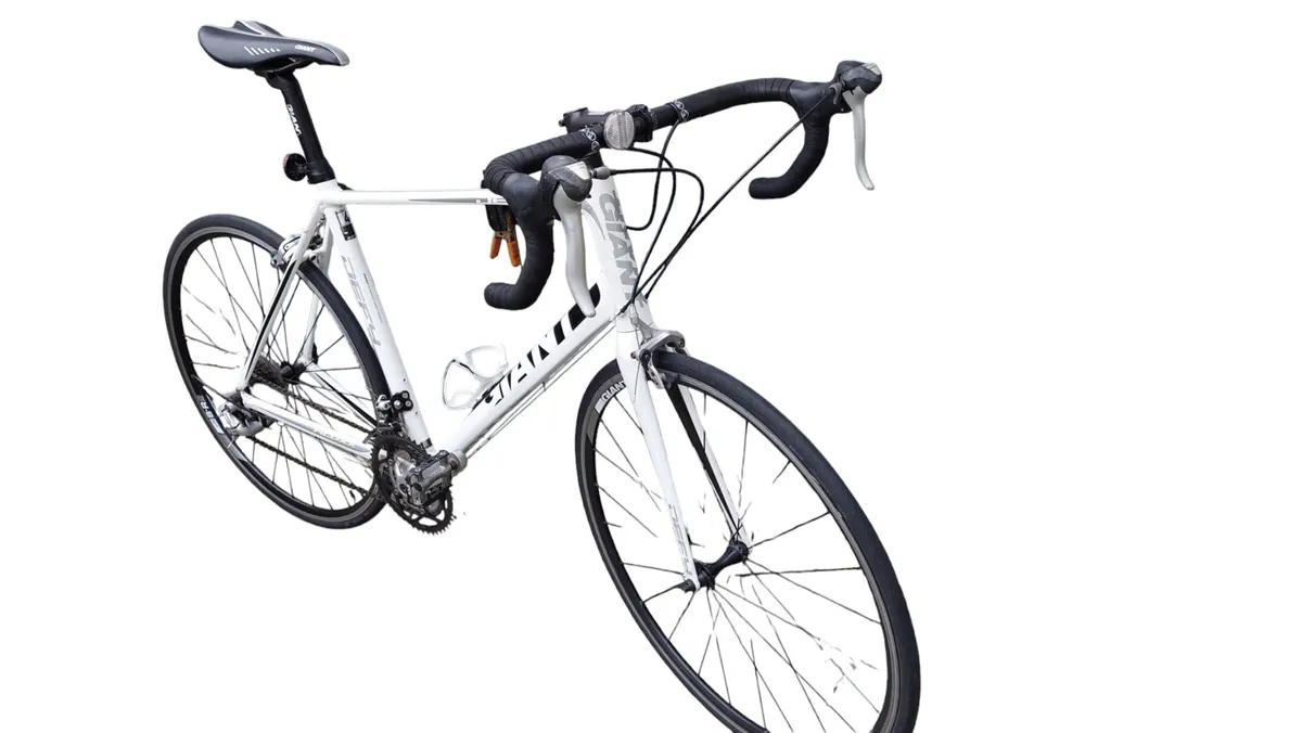 Giant Defy Road Bike - Image 3