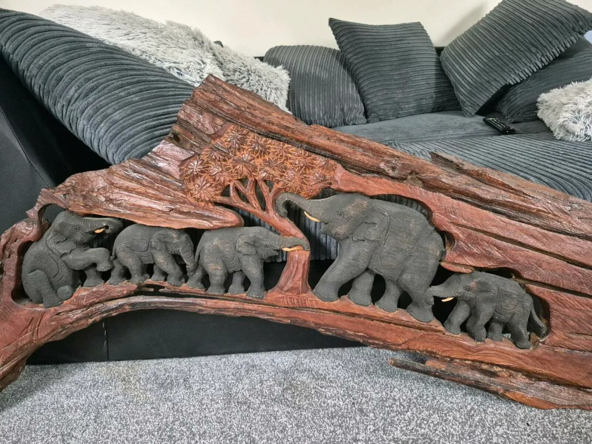 Wood carved decorative piece - Image 1