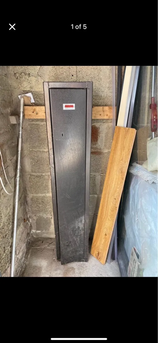 Gun cabinet - Image 1