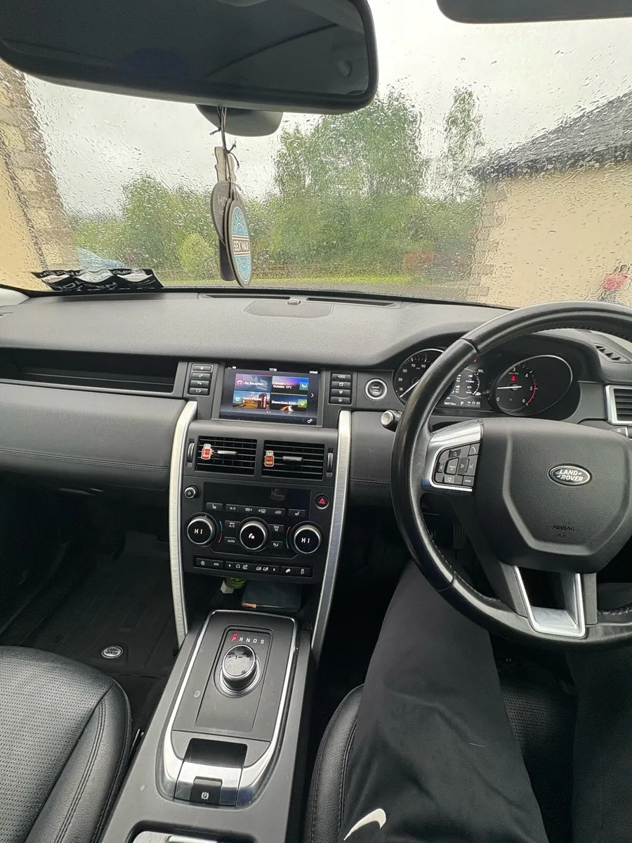 Land Rover Discovery Sport HSE Model - Image 4