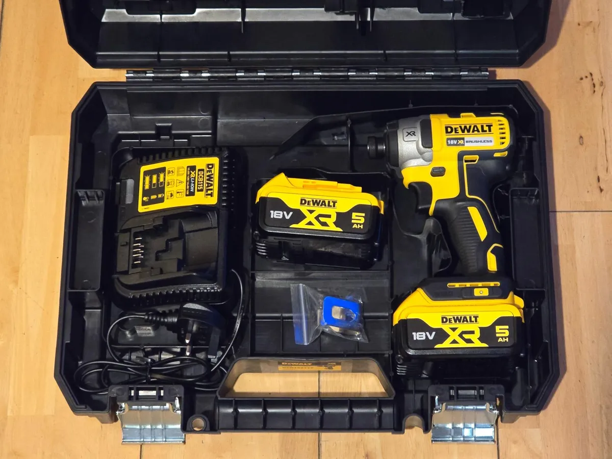 Dewalt impact Driver kit - Image 1