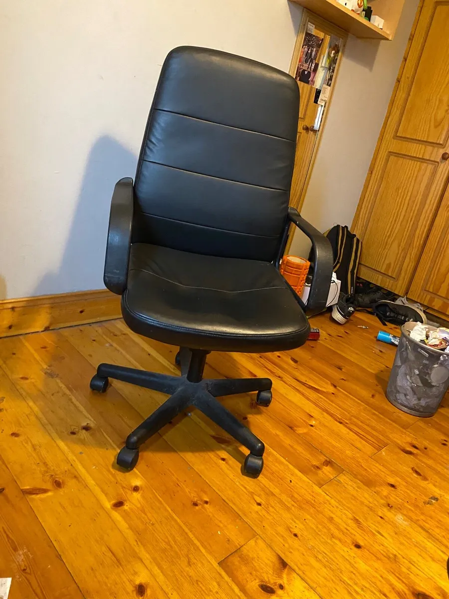 Office chair - Image 1