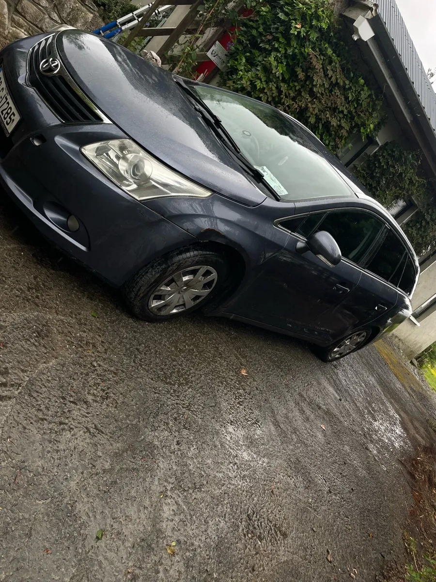 Toyota avensis estate - Image 4