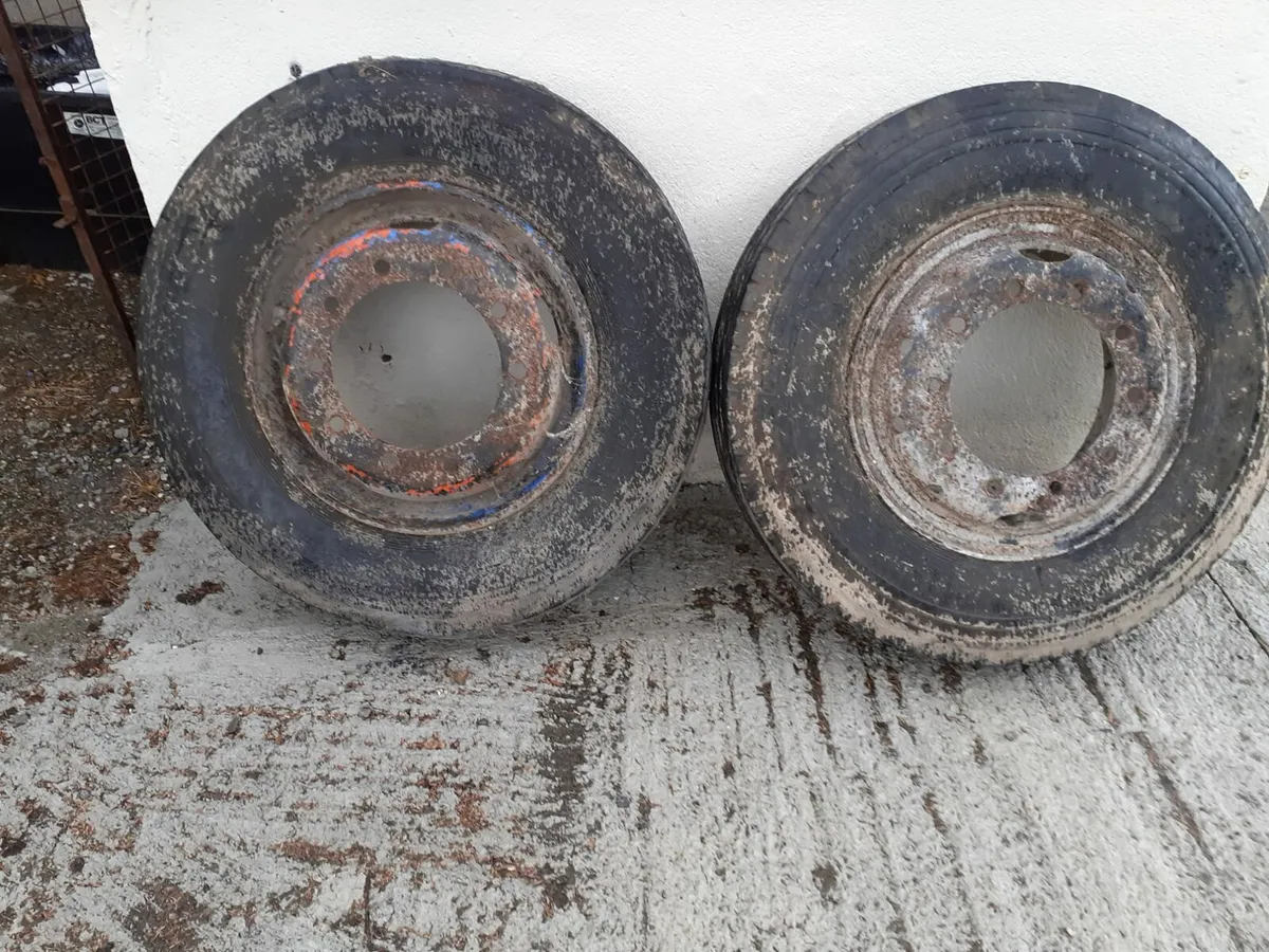 Trailer wheels