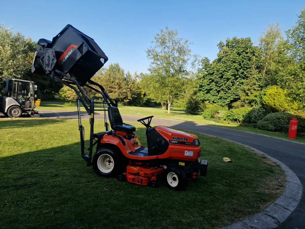 Kubota high tip ride on mower lawnmower 300 hours - Image 2