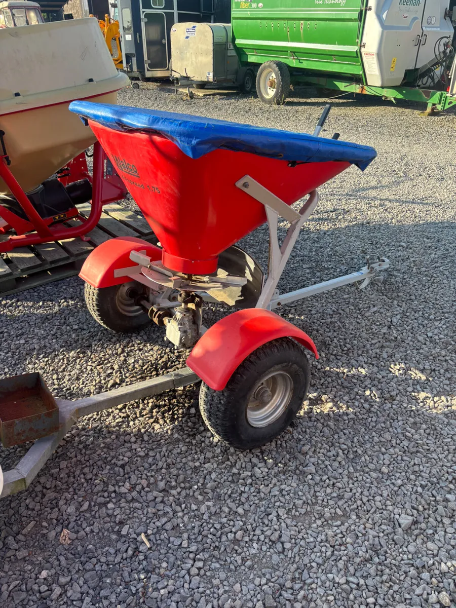 Quad fertiliser spreader - Image 1