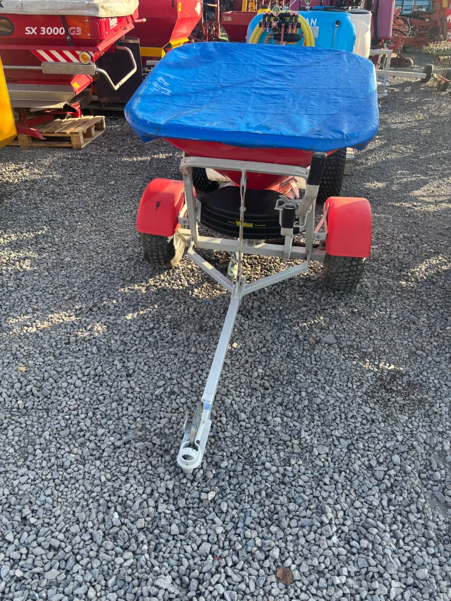Quad fertiliser spreader - Image 3