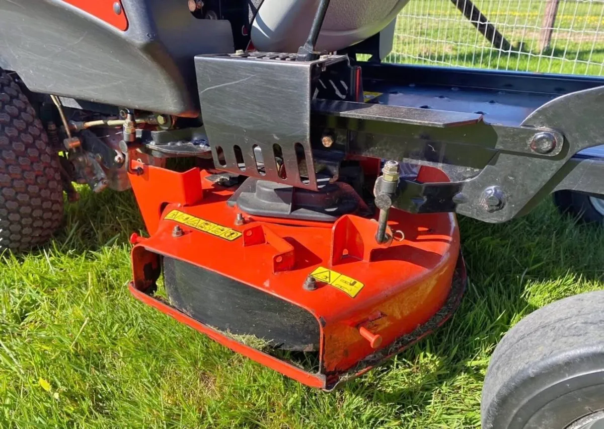Ariens zoom 34 petrol zero turn lawnmower - Image 4