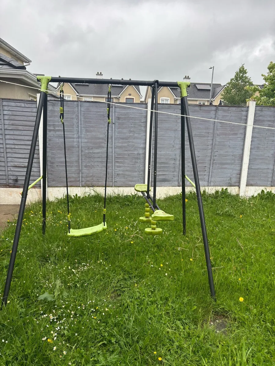 Swing set - Image 1