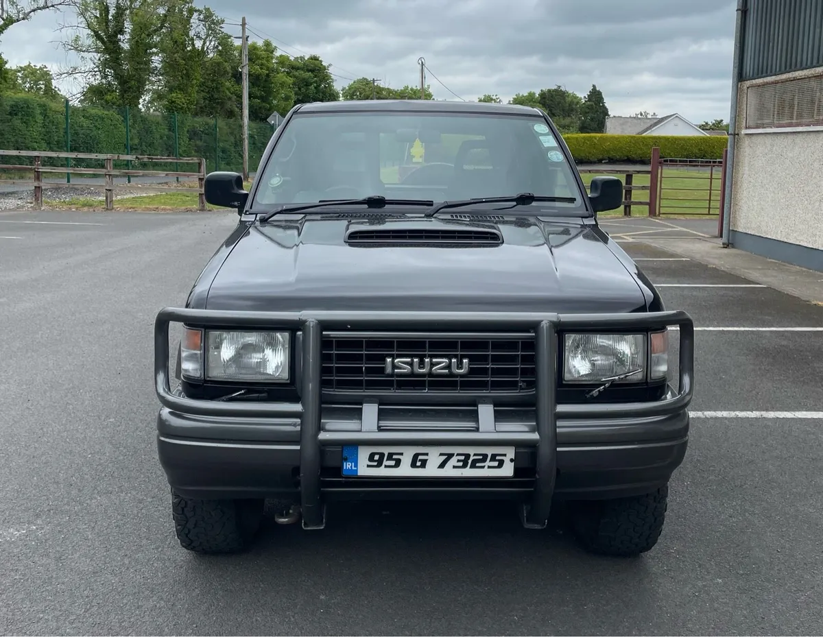 ISUZU TROOPER ( CLASSIC & LOW KMS) - Image 2