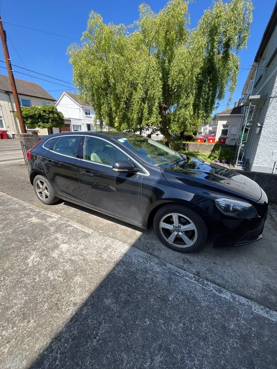 Volvo V40 2014 - Image 2