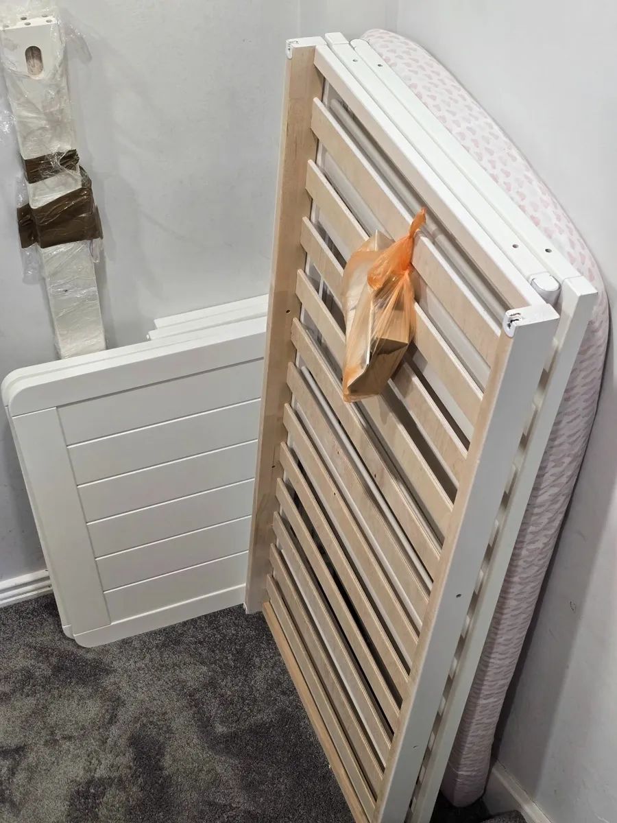 Baby cot + toddler bed - Image 1