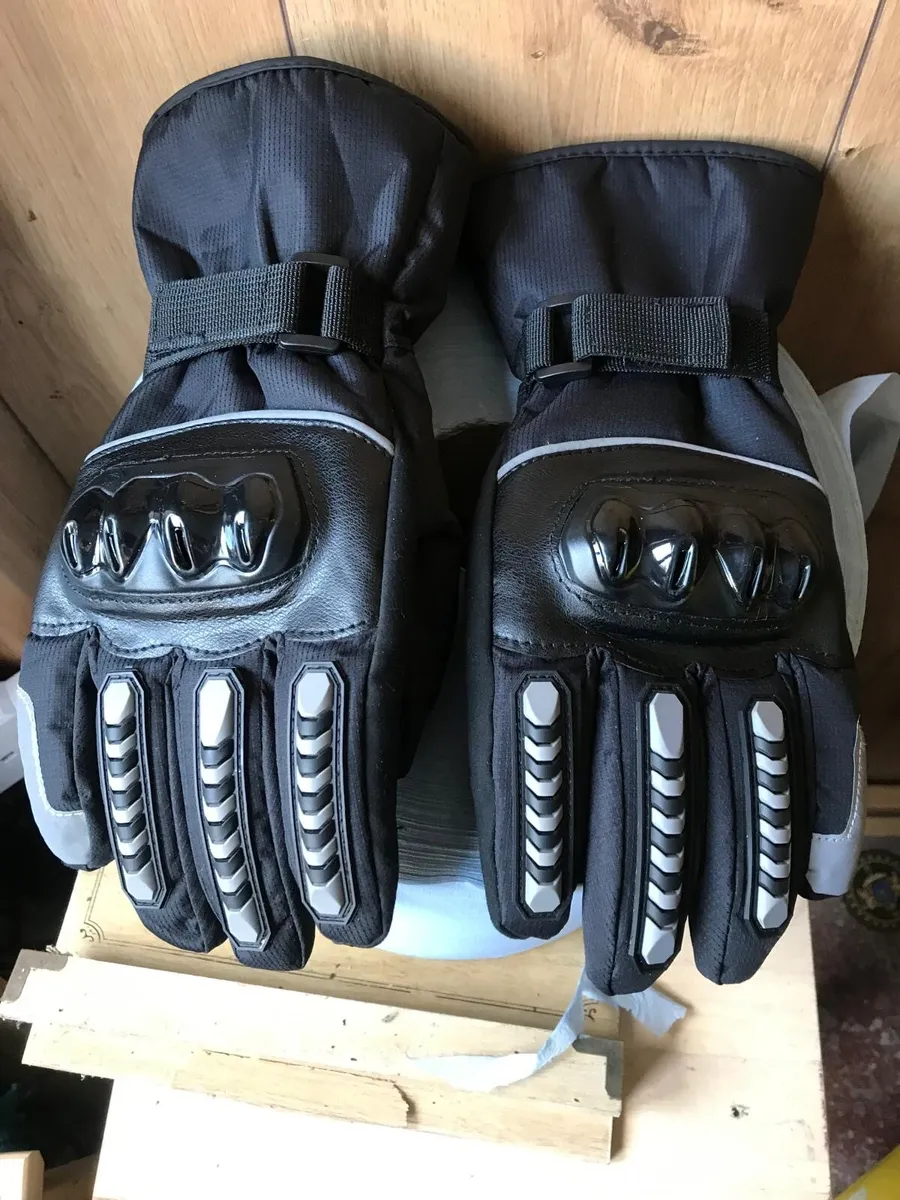 Motorcycle Gloves Size XL never worn - Image 1