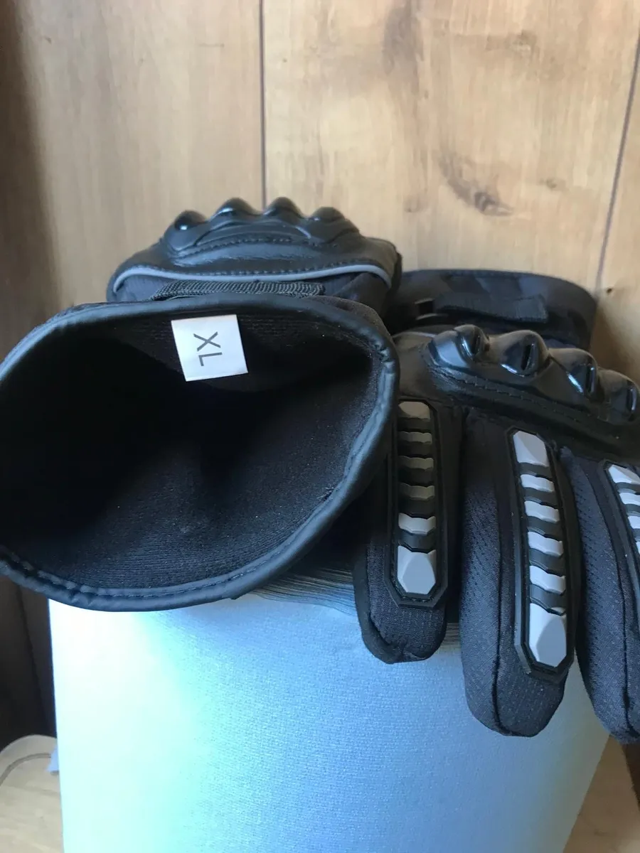 Motorcycle Gloves Size XL never worn - Image 2