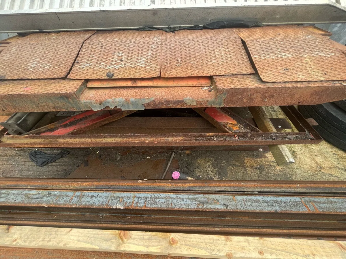Car lift - Image 1