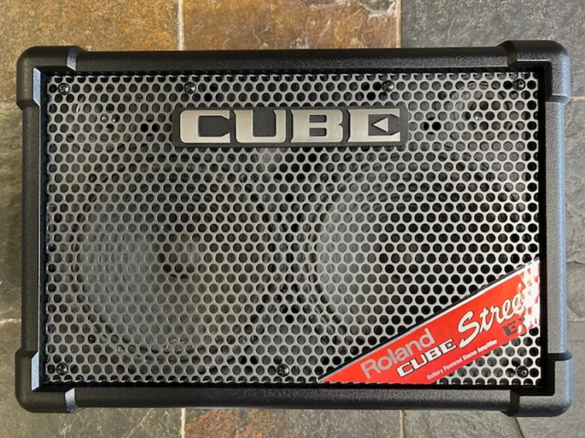 ROLAND STREET CUBE EX + CASE - Image 1