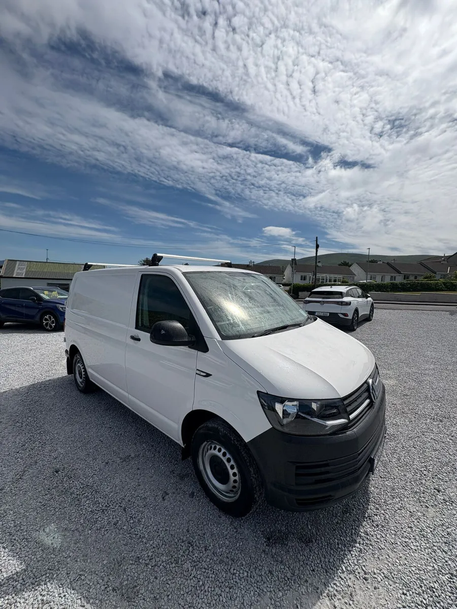 Volkswagen Transporter 2018 - Image 2