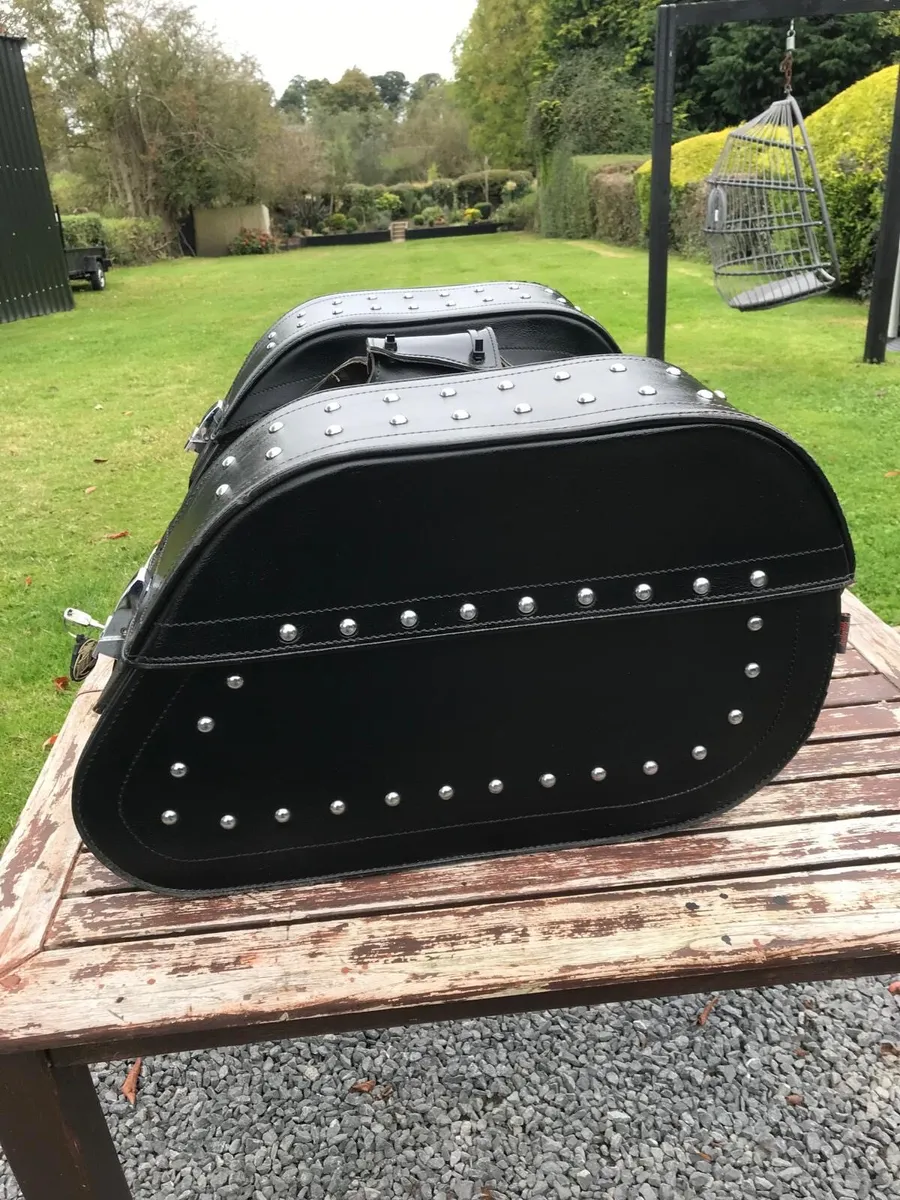 Motorcycle lockable leather Saddle Bags - Image 4