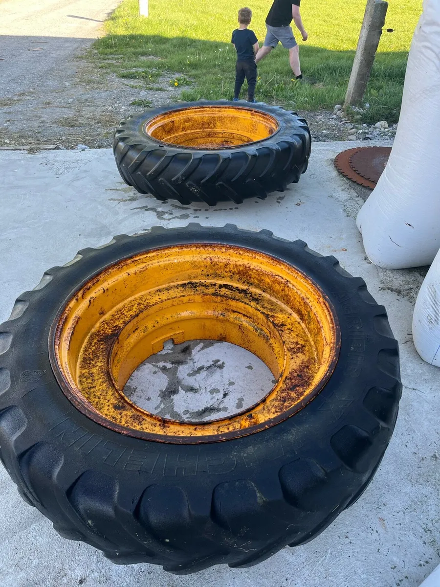 Dual wheels - Image 1