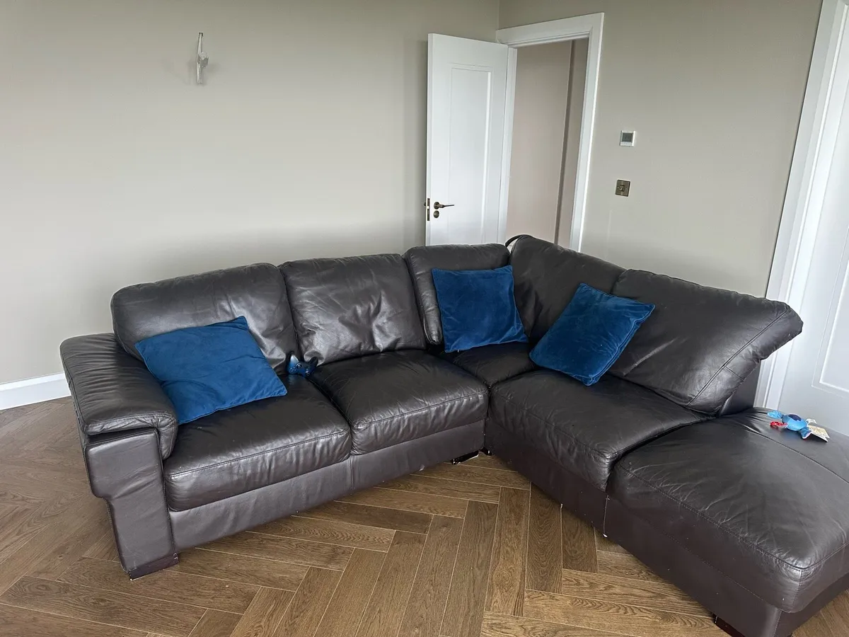 Leather L shaped couch - Image 2