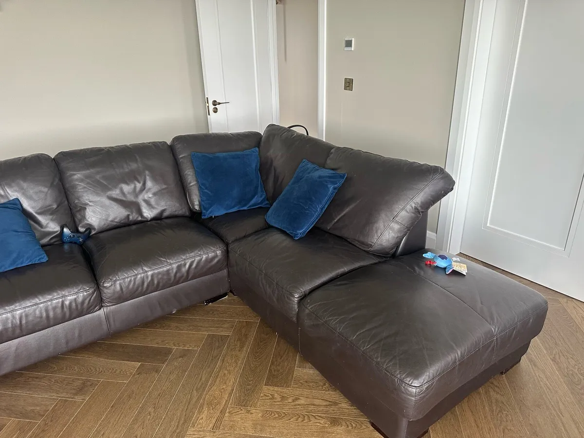 Leather L shaped couch - Image 3