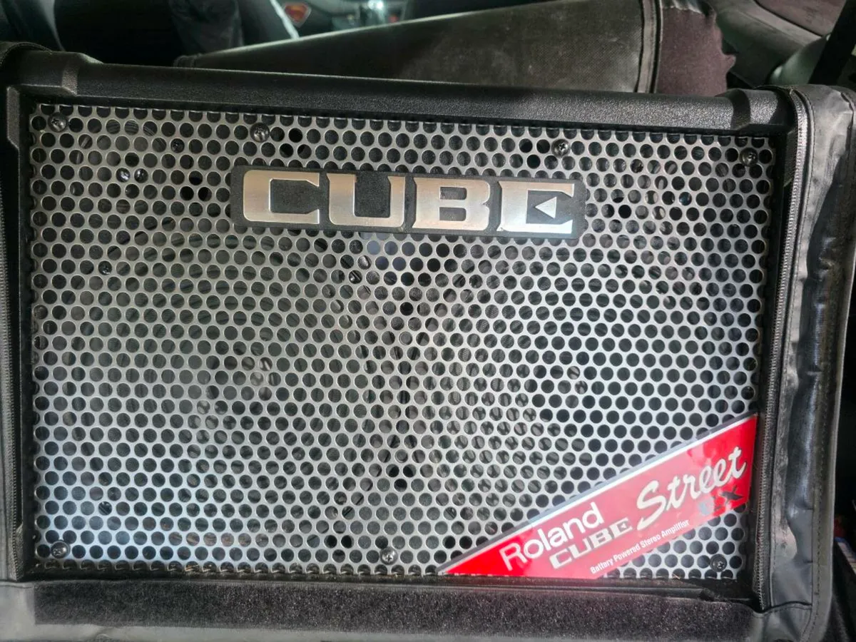 ROLAND STREET CUBE EX + CASE - Image 2