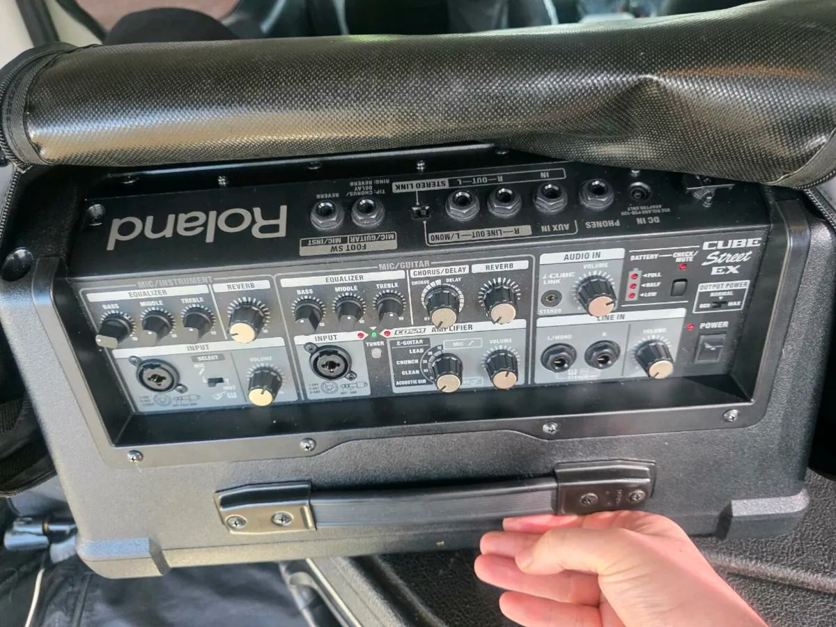 ROLAND STREET CUBE EX + CASE - Image 3
