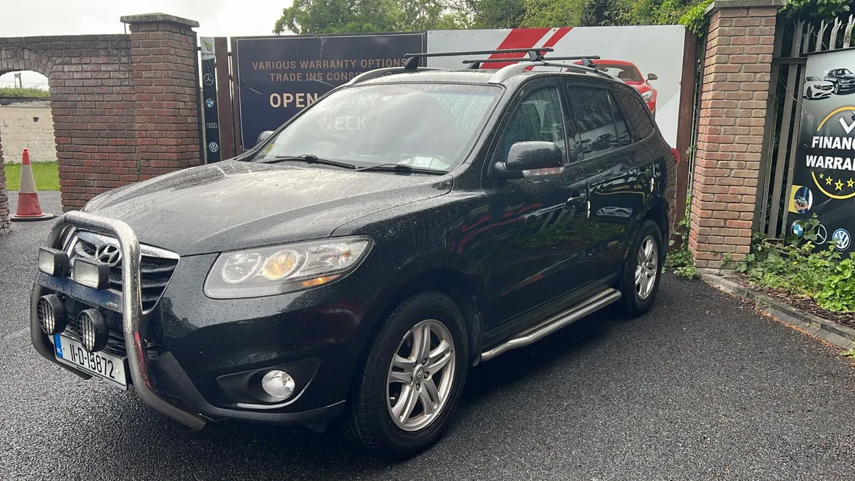 2011 Hyundai Santa Fe 2.0 2WD 7 SEATS - Image 2