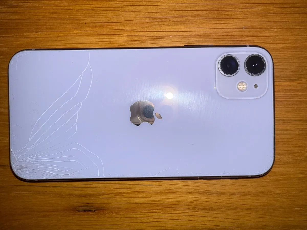 iPhone 11 - Image 1