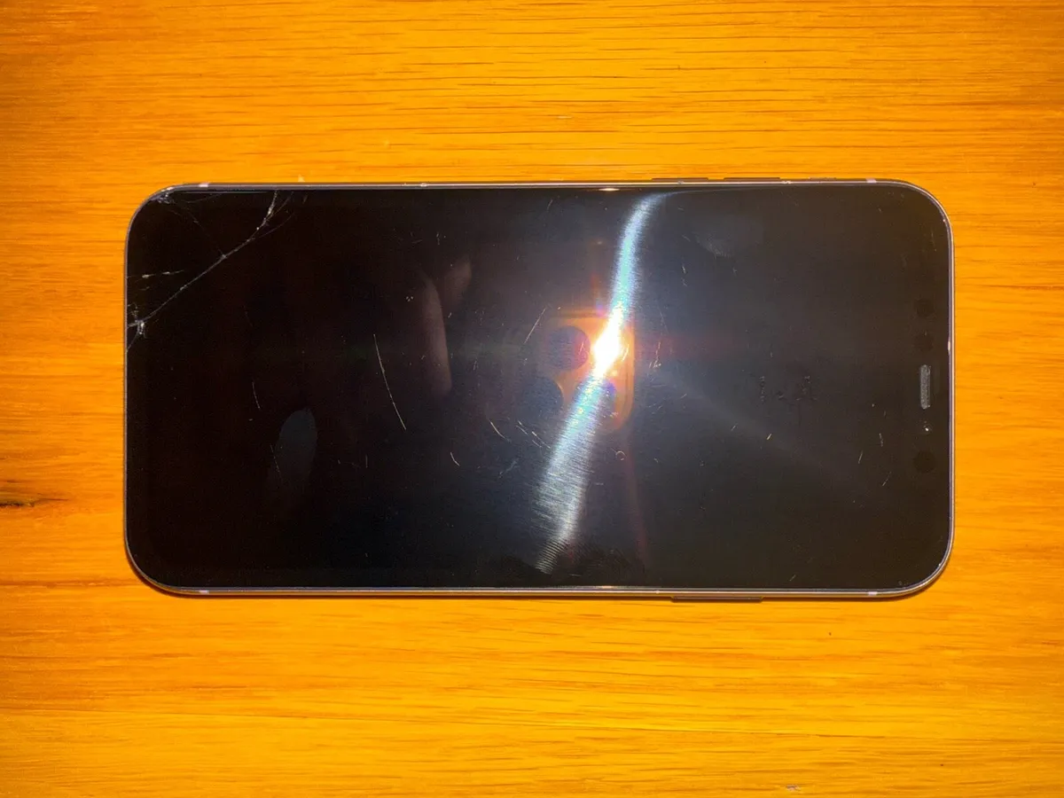 iPhone 11 - Image 2