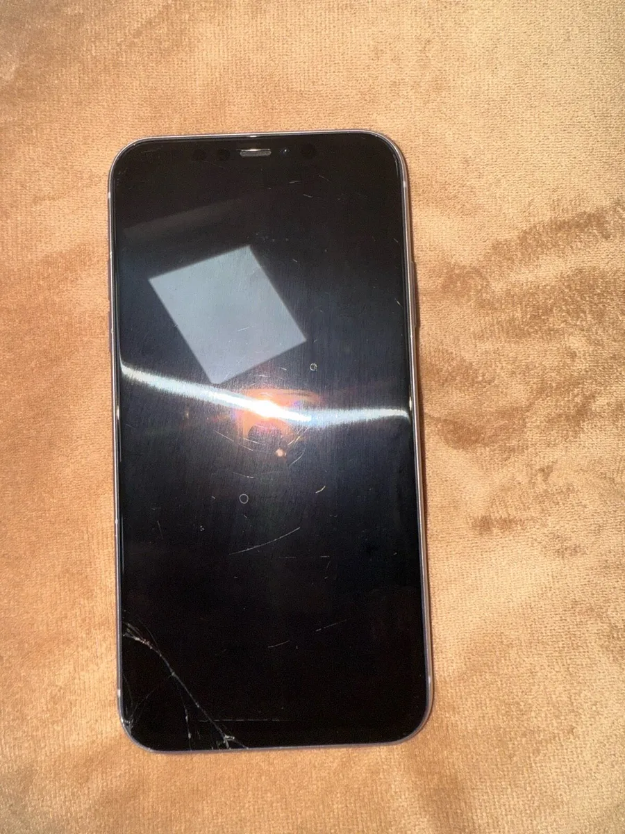 iPhone 11 - Image 4