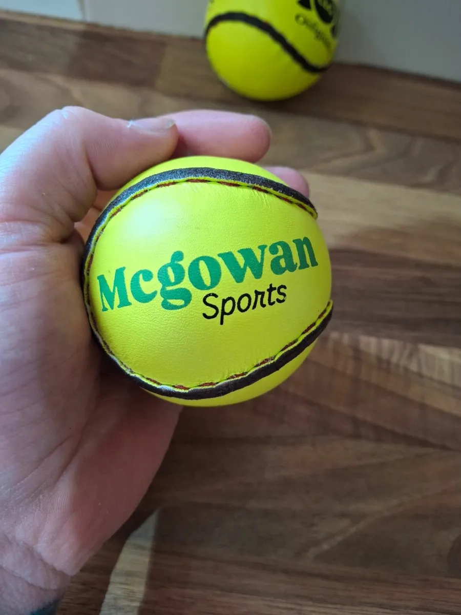 Sliotars and socks - Image 3