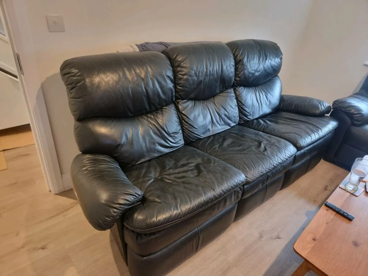 3 seater with 2 functional reclining seats - Image 2