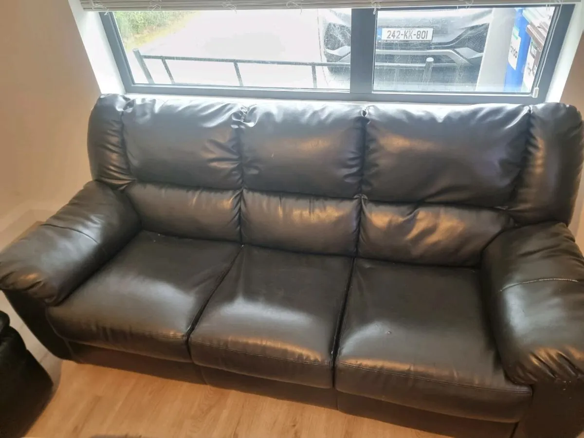 3 seater couch, black leather some minor damage - Image 1