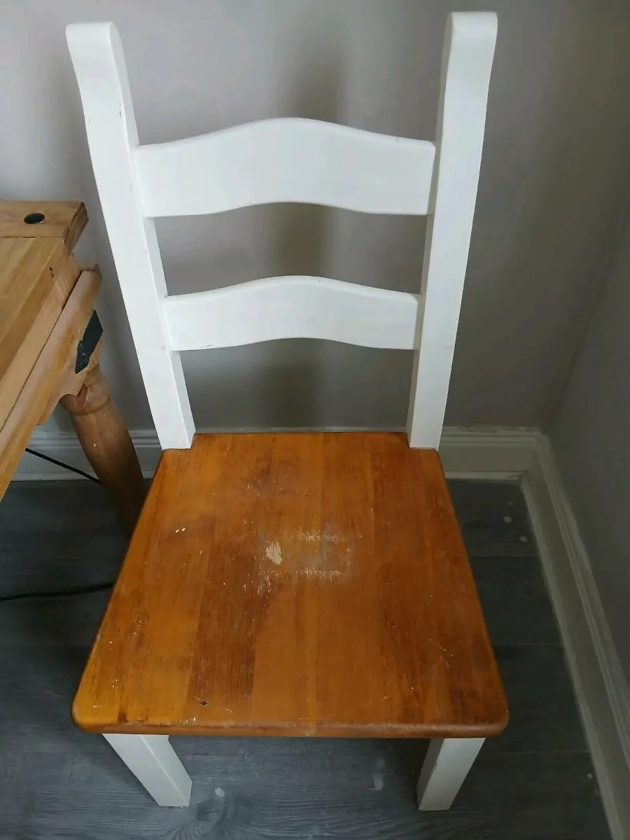 kitchen table 4 chairs needs gone asap - Image 2